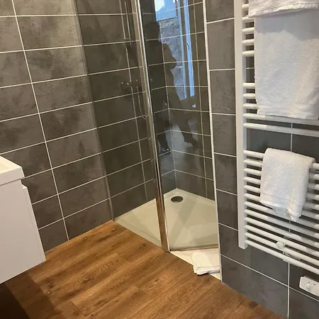 Bed and breakfast L'ancienne Gendarmerie Saint-Chély-dʼAubrac