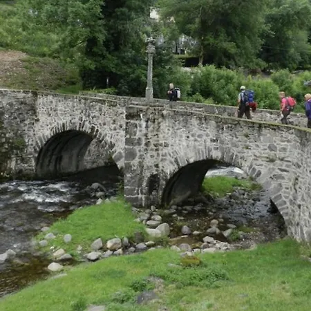 Bed & Breakfast L'ancienne Gendarmerie Saint-Chély-dʼAubrac