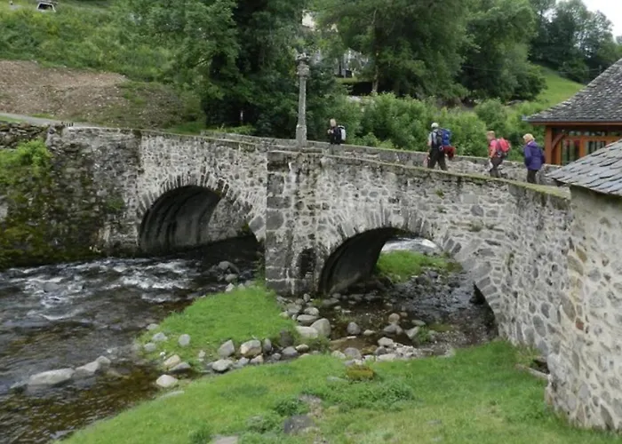 Bed & Breakfast L'ancienne Gendarmerie Saint-Chely-d'Aubrac